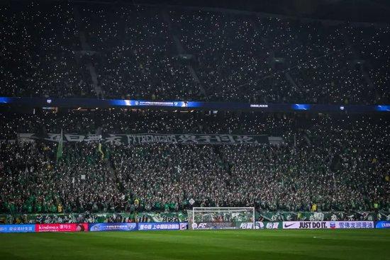  兰斯新球场首秀迎来开门红