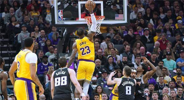  福克斯三双国王绝杀雷霆  