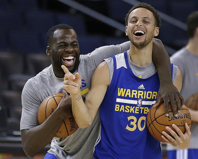  艾顿两双，开拓者终结活塞四连败