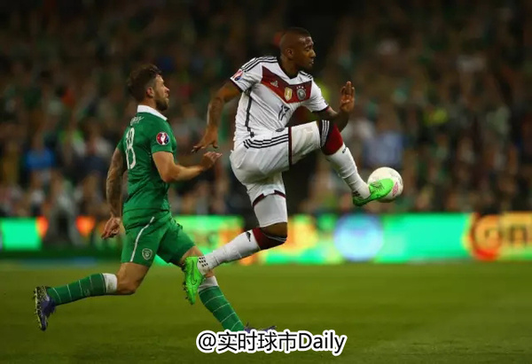  德甲半程最佳阵容出炉，桑乔领衔攻击线  